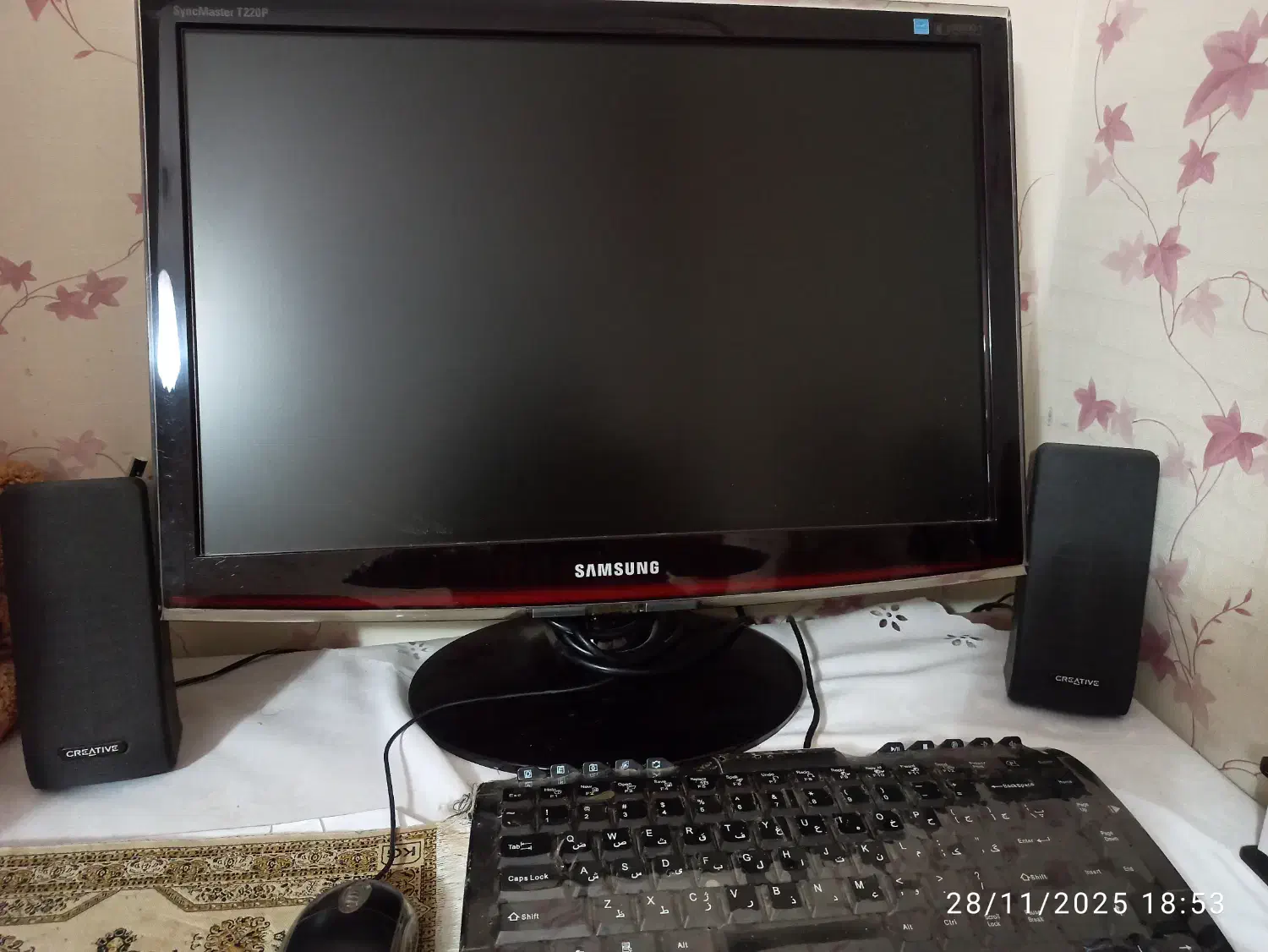 کامپیوتر شامل کیس،مانیتور،کیبرد، موس و اسپیکر|رایانه رومیزی|اندیشه, اندیشه فاز ۴|دیوار