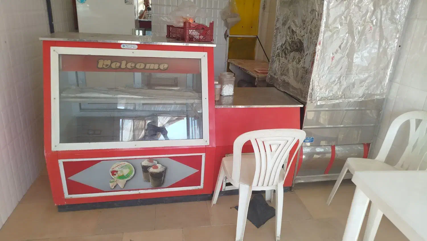 سلام یک عدد یخچال ویک عددفرساندویچی ومیزصندلی|کافی‌شاپ و رستوران|ملک‌آباد, |دیوار