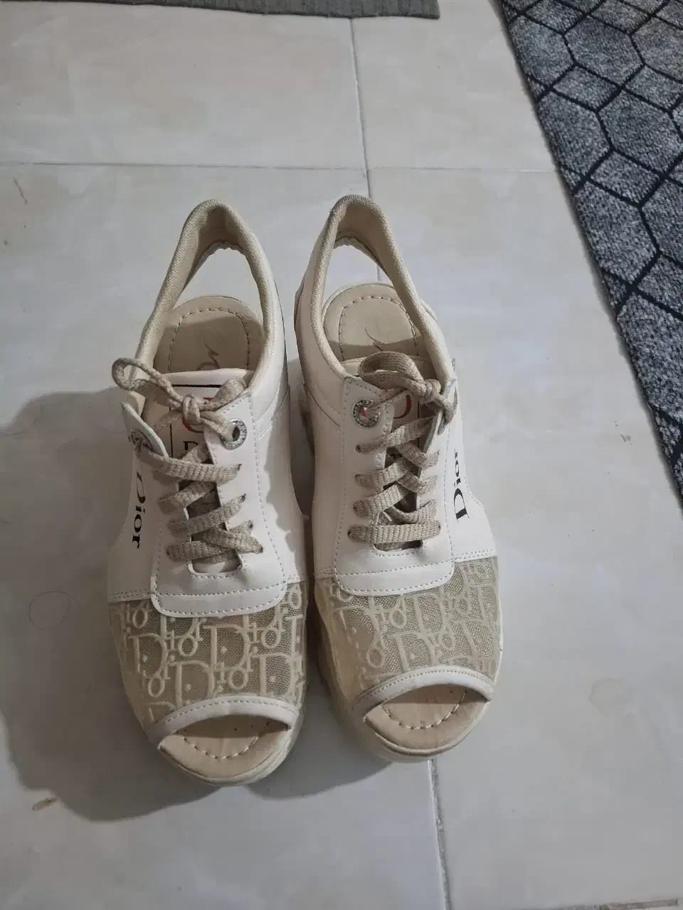 کفش مجلسی|کیف، کفش، کمربند|باغستان, |دیوار