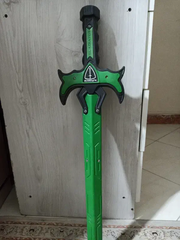 شمشیر اسباب بازی|اسباب‌‌بازی|پردیس, فاز ۴|دیوار