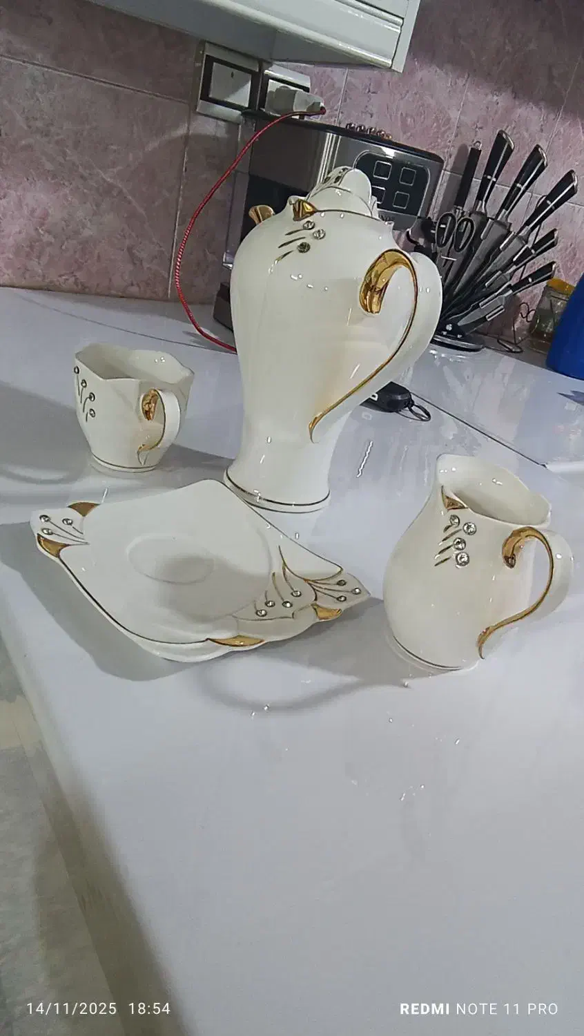 تعدادی ظروف درحدنو سالم بدون لب پر به فروش می رسد|ظروف سرو و پذیرایی|قرچک, قشلاق جیتو|دیوار