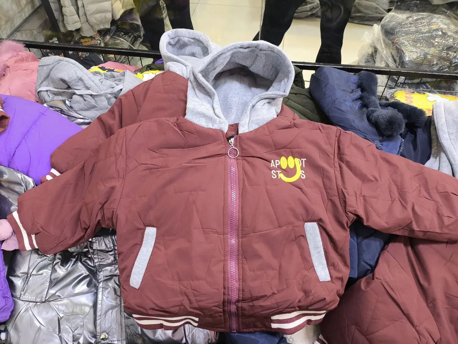 کاپشن .سویشرت|لباس|بناب, |دیوار