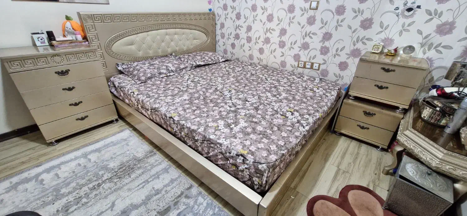 تخت دونفره به همراه پاتختی و دراور|تخت و سرویس خواب|ماهدشت, |دیوار