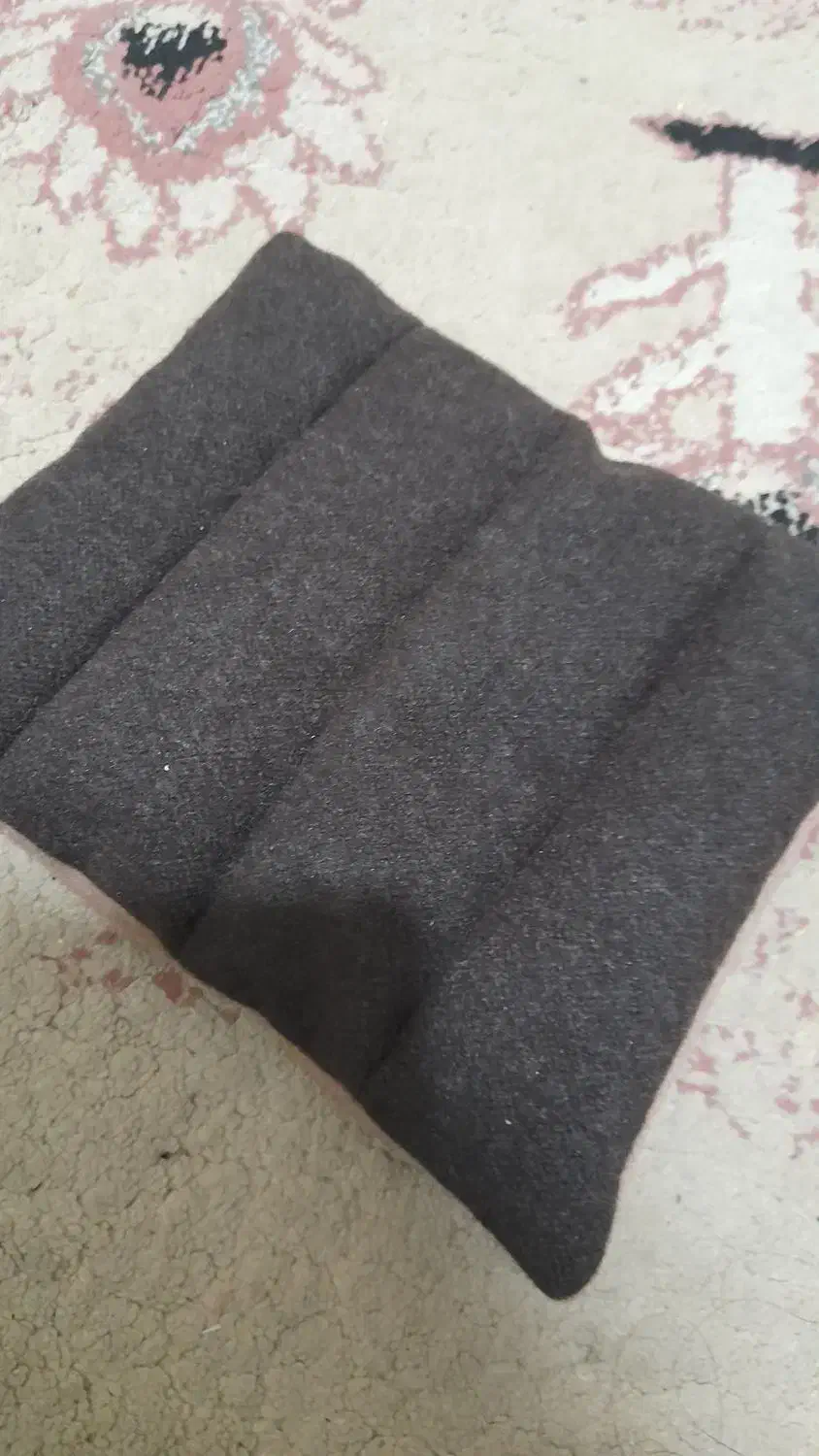 روبالشی از جنس پارچه ی پشمی ودستمال|رختخواب، بالش، پتو|تهران, شهرک شریفی|دیوار