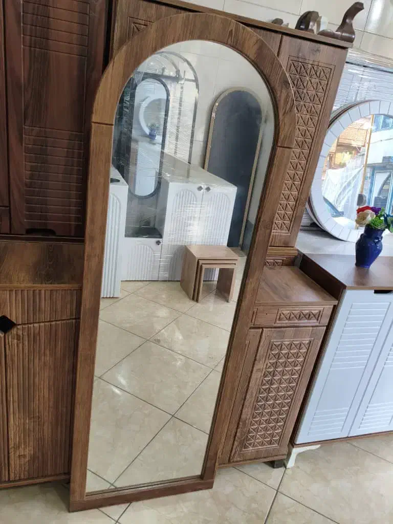 اینه قدی|آینه|میانه, |دیوار