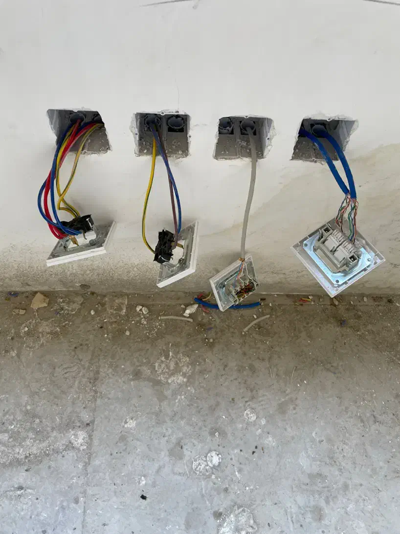 برق کشی برق کاری برقکشی برقکاری صفرتاصد|خدمات پیشه و مهارت|کاشان, ۲۲ بهمن|دیوار