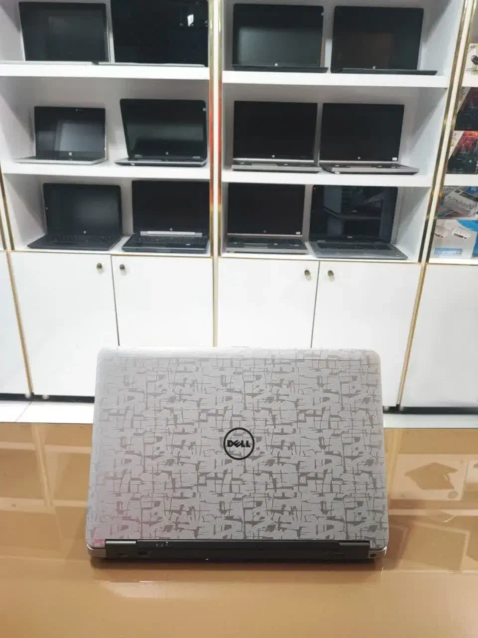 لپتاپ دل هشت هسته ای با گرافیک دو گیگ DDR5|رایانه همراه|اصفهان, سرچشمه|دیوار