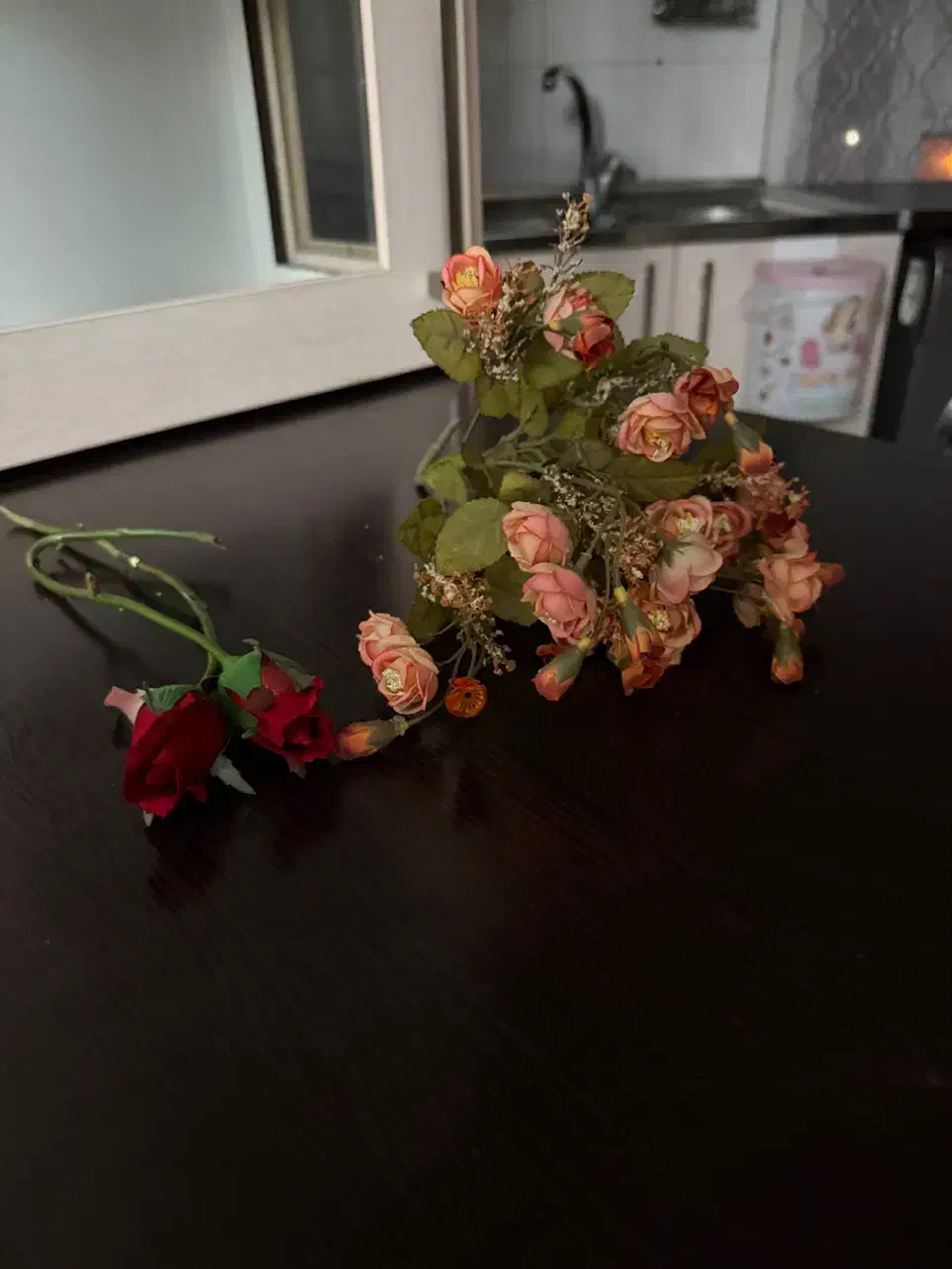 گل رز|گل مصنوعی|تهران, آهنگران (سراسیاب دولاب)|دیوار