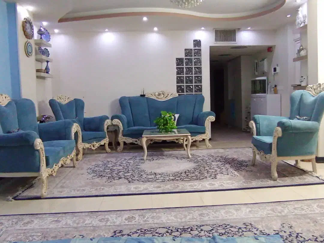 مبل کلاسیک در حد نو|مبلمان خانگی و میز عسلی|شاهین‌شهر, حافظ جنوبی|دیوار