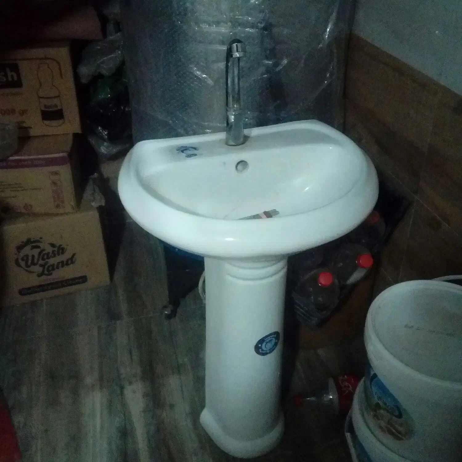 روشویی باشیراب|لوازم سرویس بهداشتی|بهار, |دیوار