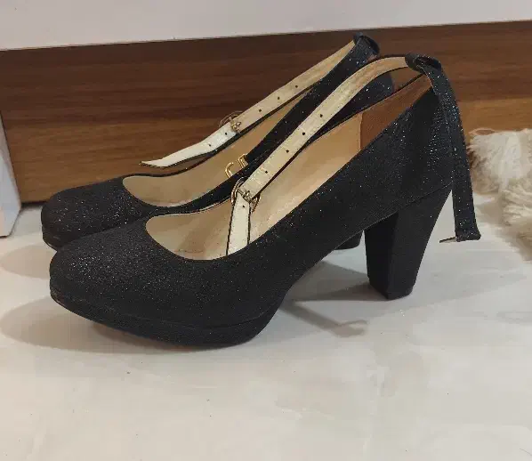 کفش مجلسی|کیف، کفش، کمربند|قم, شهر قائم|دیوار