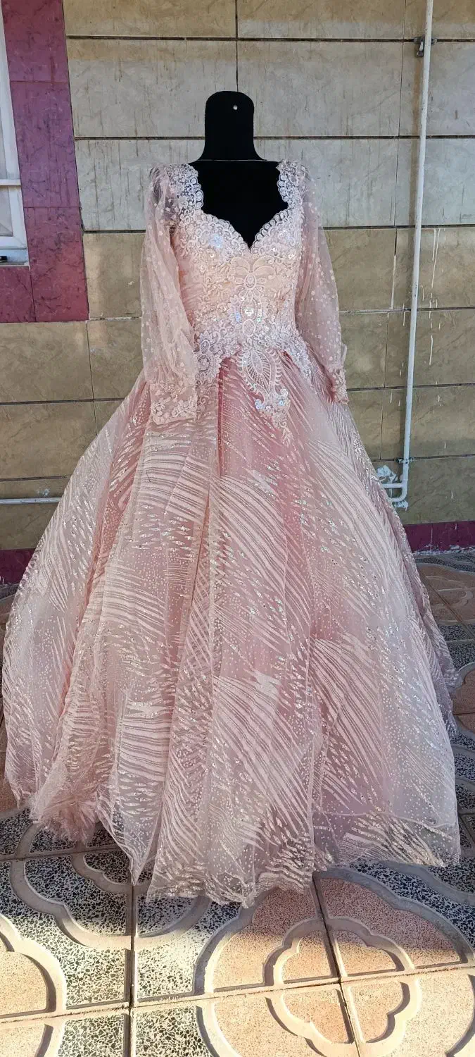 لباس عروس|لباس|داراب, |دیوار