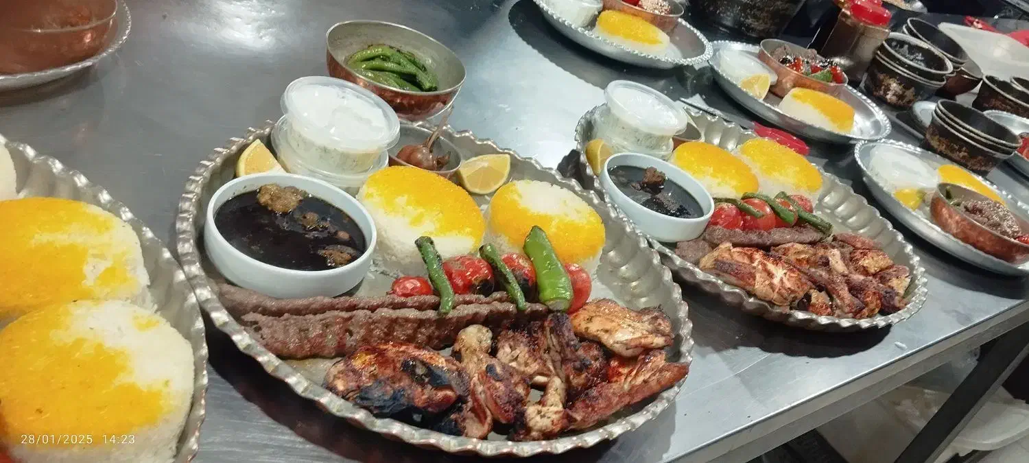 آشپز سیار هستم جهت انواع مراسمات همشهریان عزیز|خدمات پذیرایی، مراسم|سنندج, |دیوار