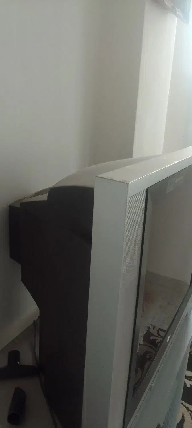 تلویزیون ومیز ومتعلقاتش|تلویزیون و پروژکتور|خشکبیجار, |دیوار