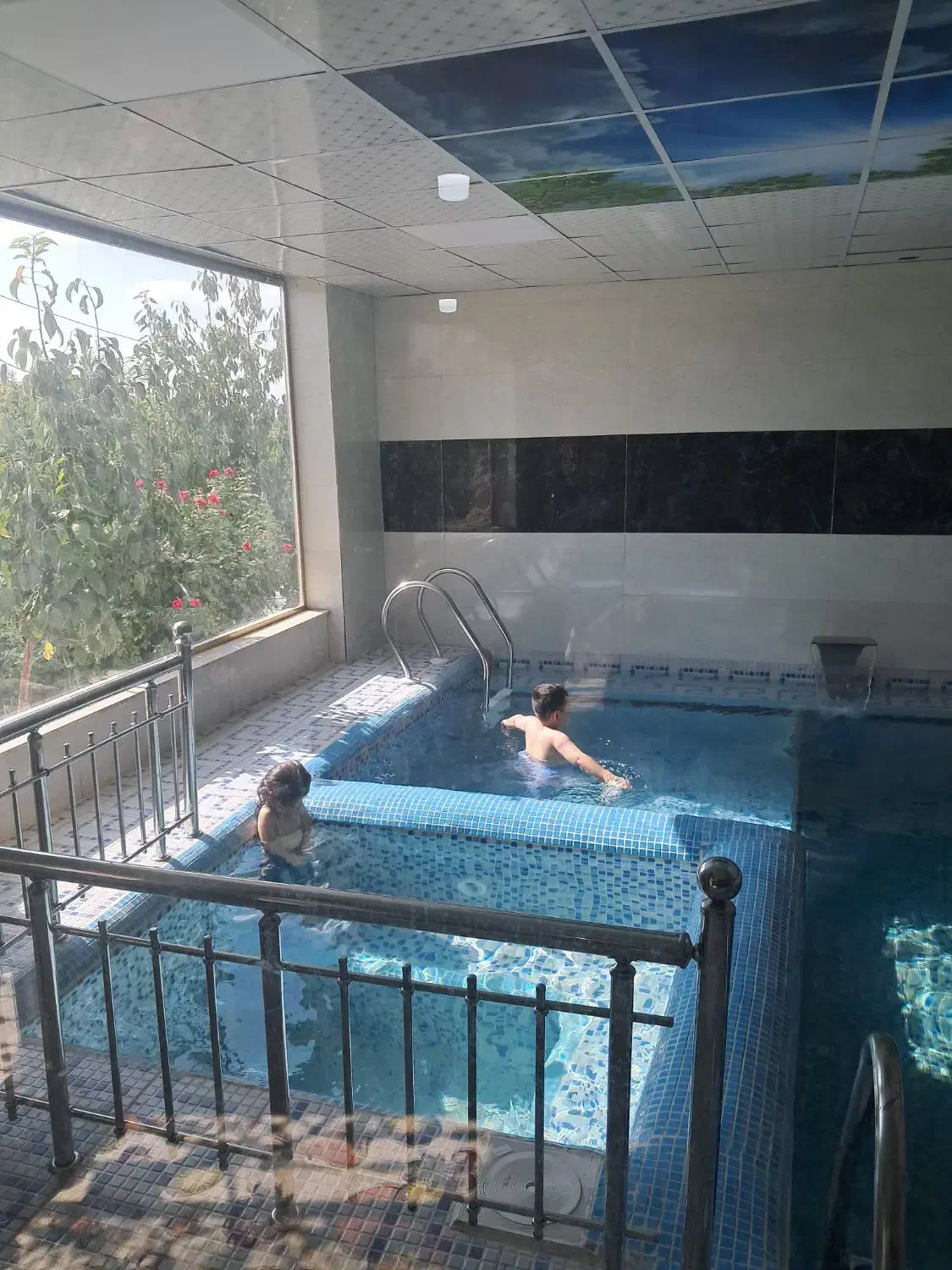 اجاره باغ ویلا استخردار سرپوشیده با آب گرم|اجارهٔ کوتاه‌مدت ویلا و باغ|همدان, |دیوار