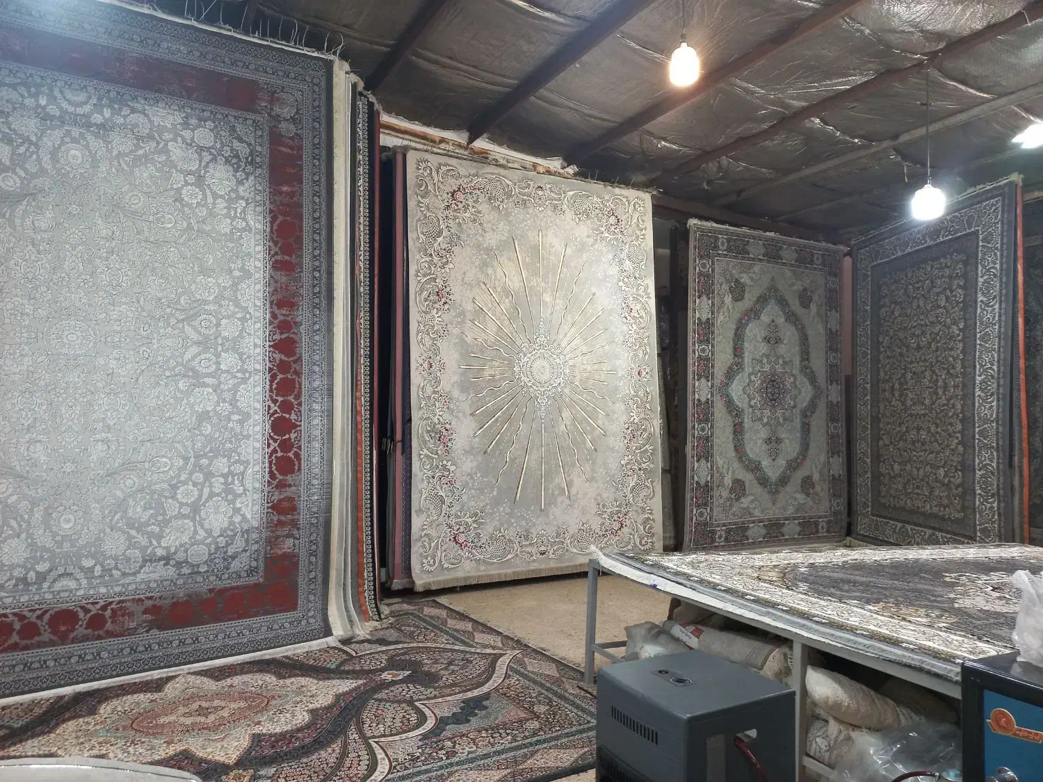 انبار مرکزی فرش شیر شا/ه|فرش|اصفهان, زاجان|دیوار