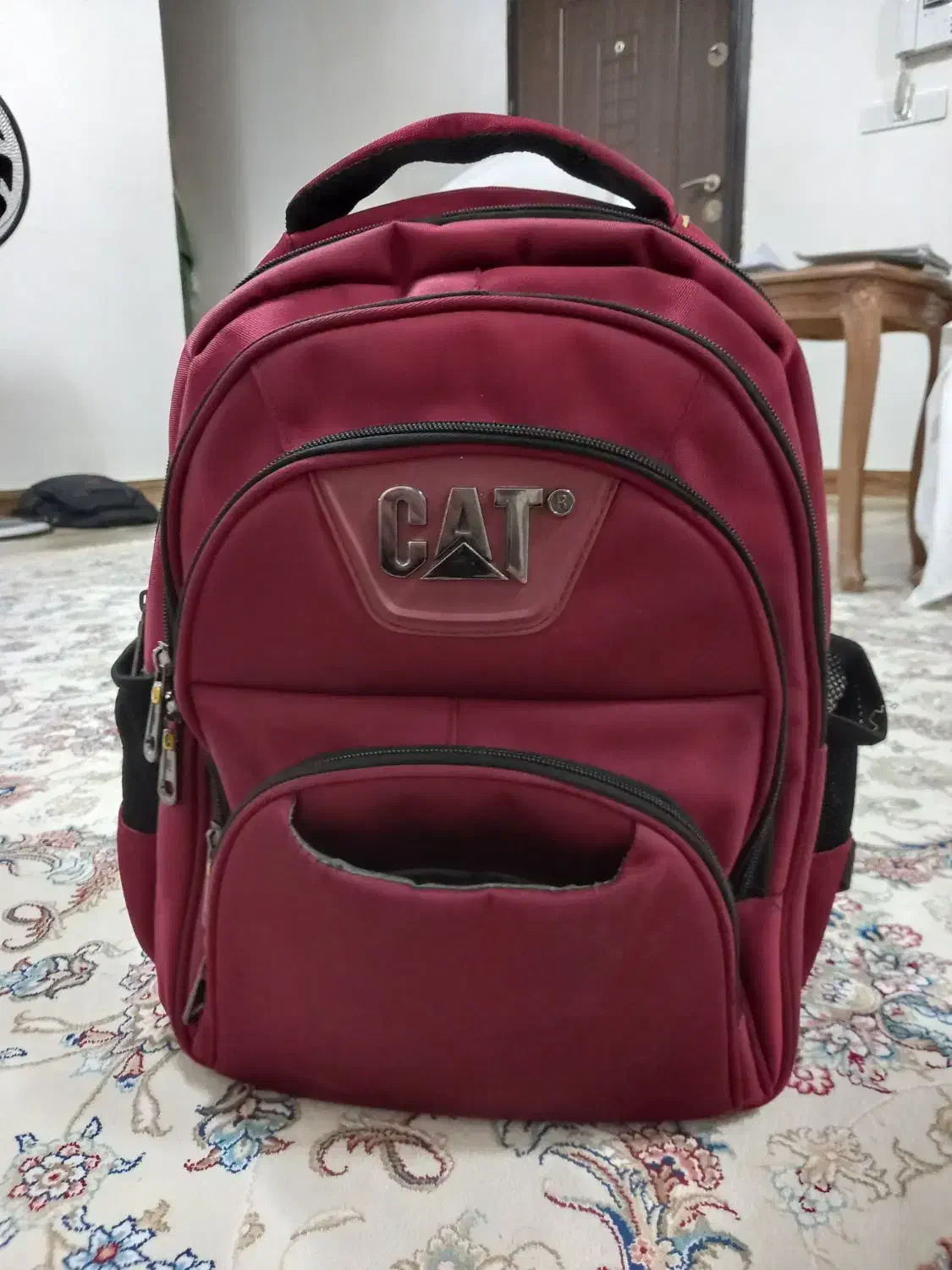 کیف مدرسه|کیف، کفش، کمربند|رشت, رشتیان|دیوار