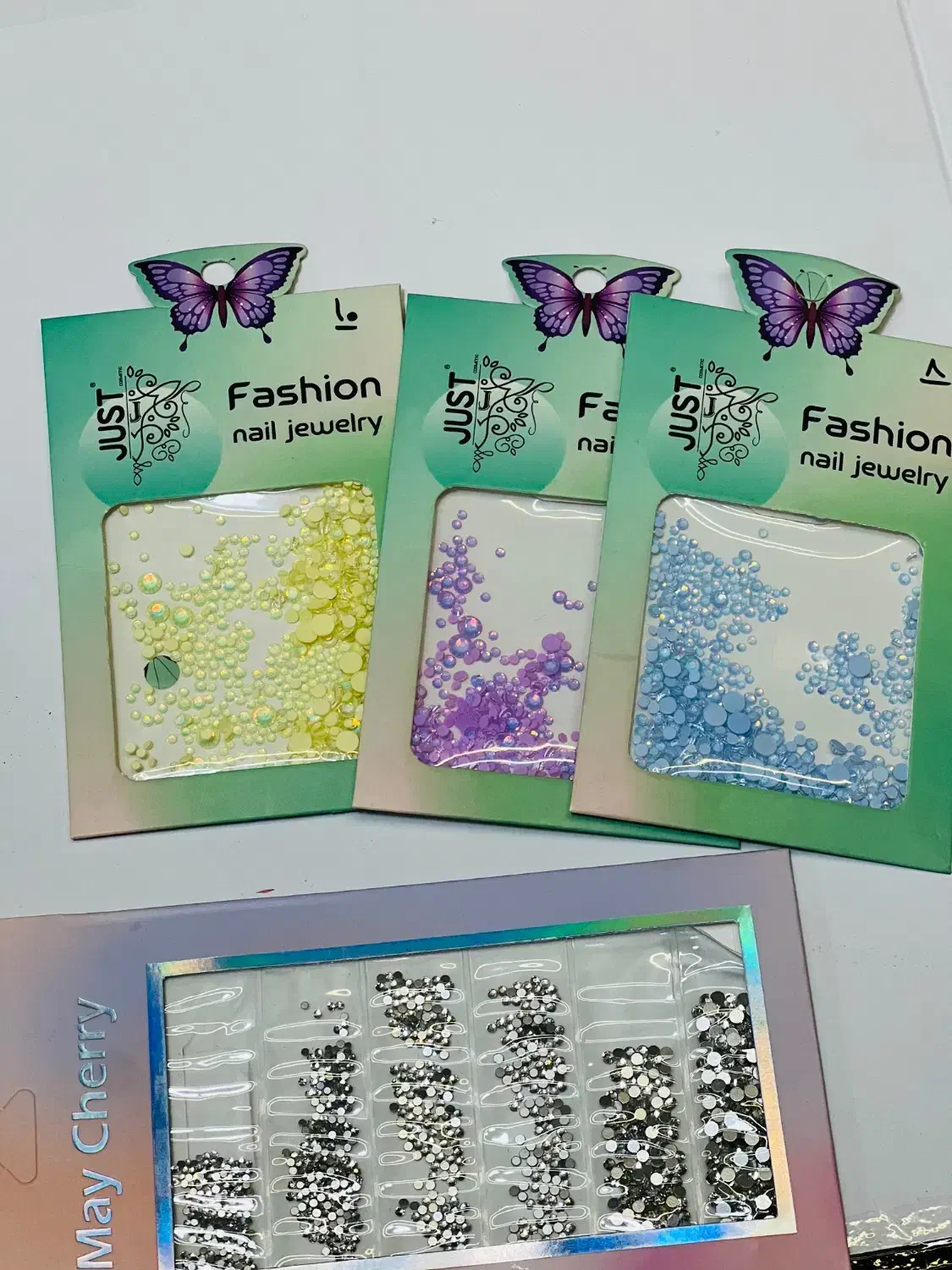 لوازم کامل کاشت ناخن|آرایشگاه و سالن‌های زیبایی|پاوه, |دیوار