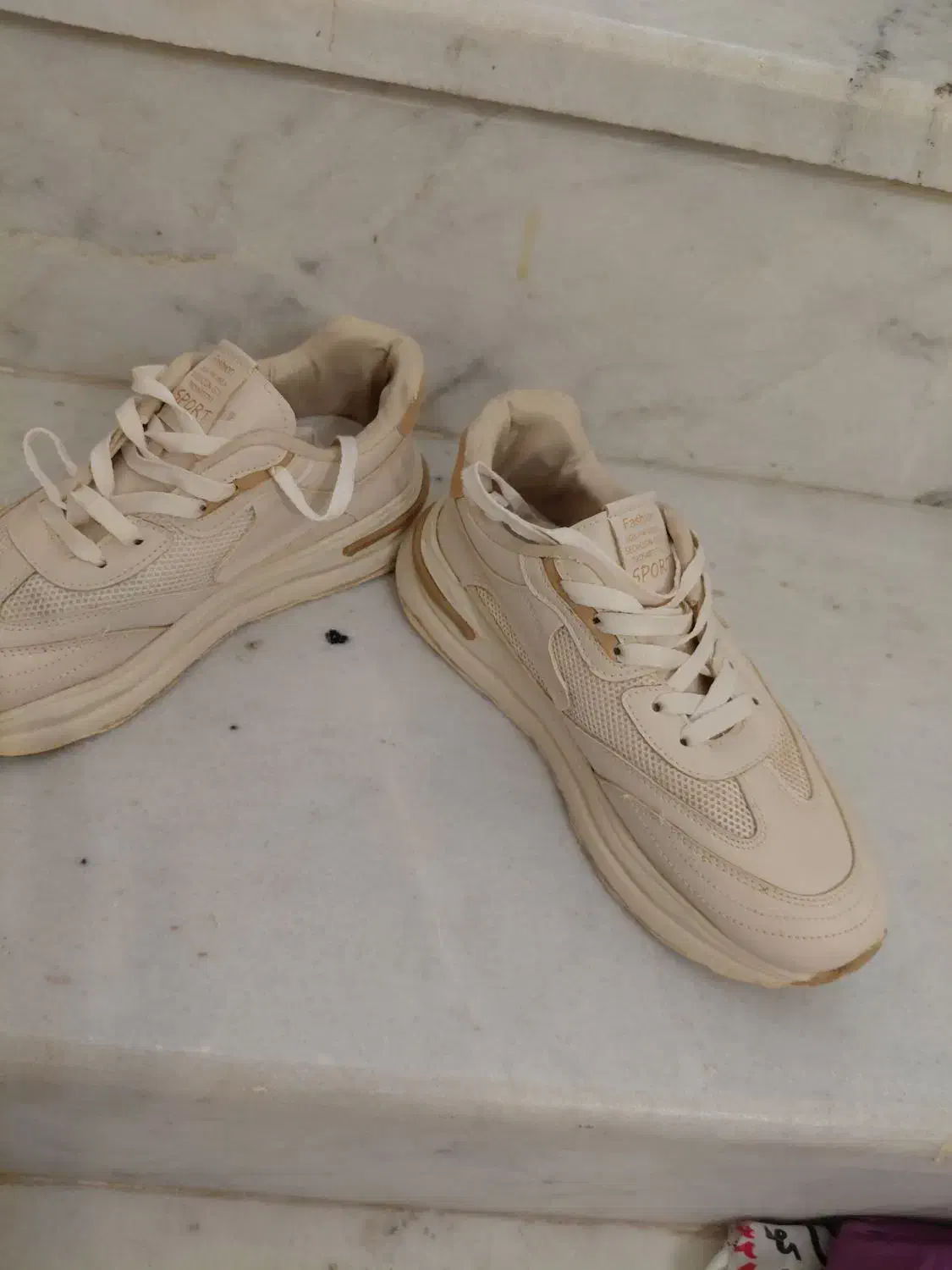 کفش اسپرت زنانه خارجی کرم رنگ|کیف، کفش، کمربند|شهرضا, |دیوار