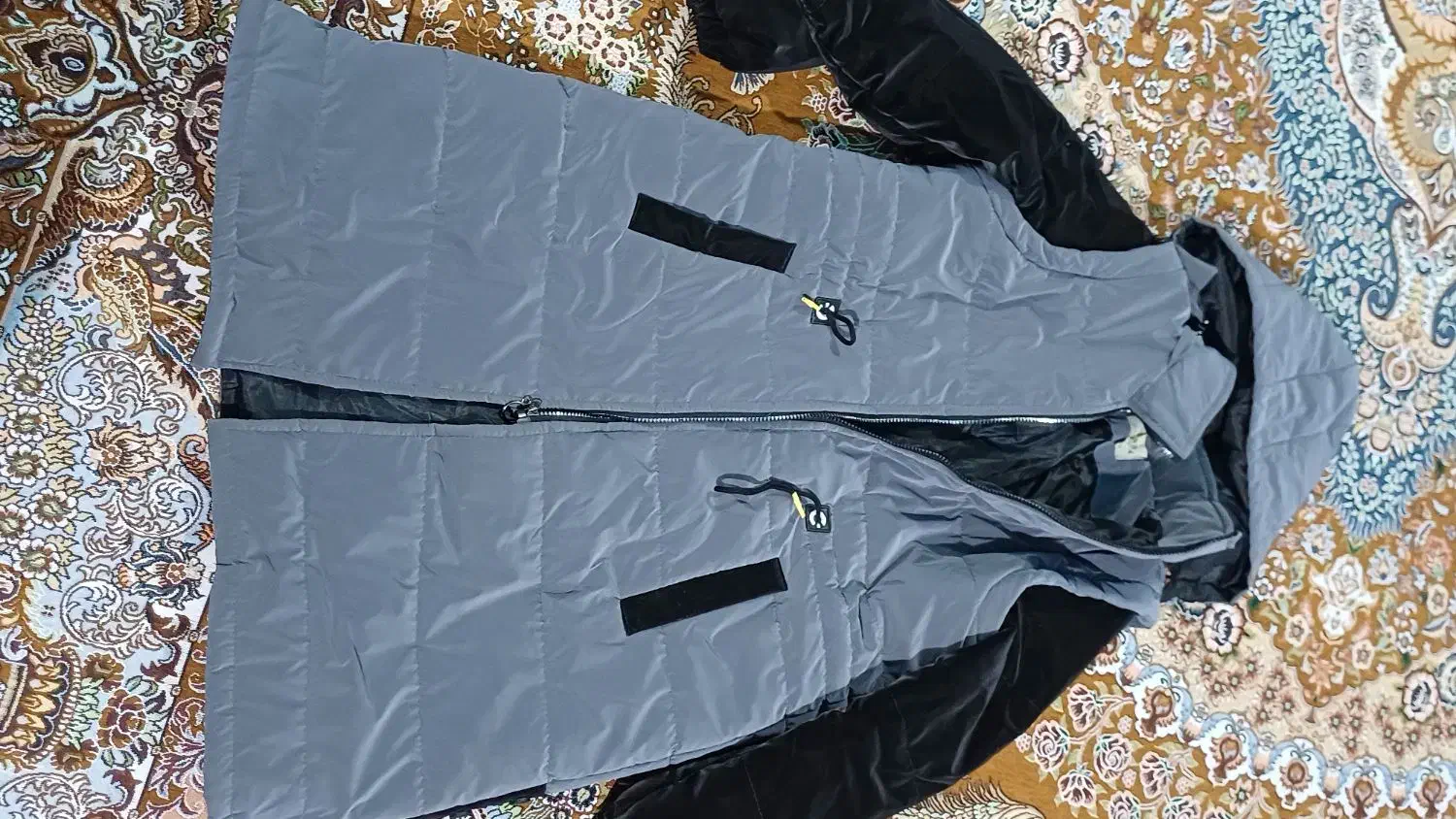 کاپشن|لباس|جالق, |دیوار