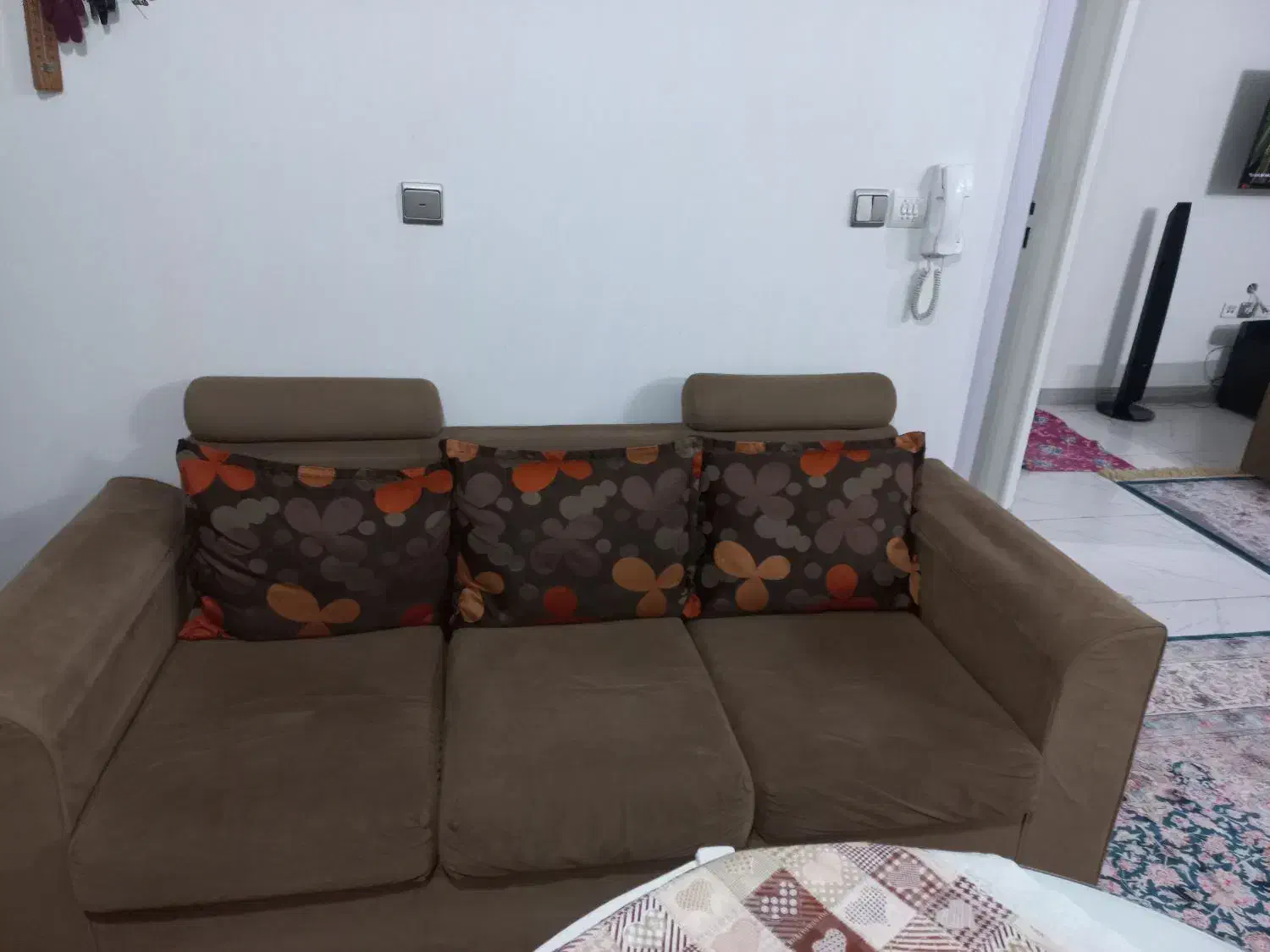 مبل و عسلی|مبلمان خانگی و میز عسلی|باغستان, |دیوار