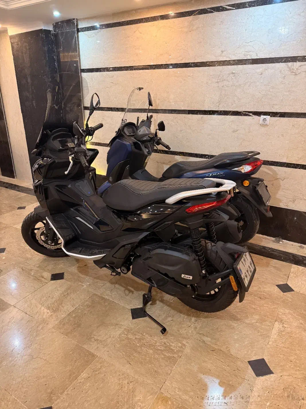 Nmax و آپریلیا معاوضه با xmax|موتورسیکلت|تهران, میدان ولیعصر|دیوار