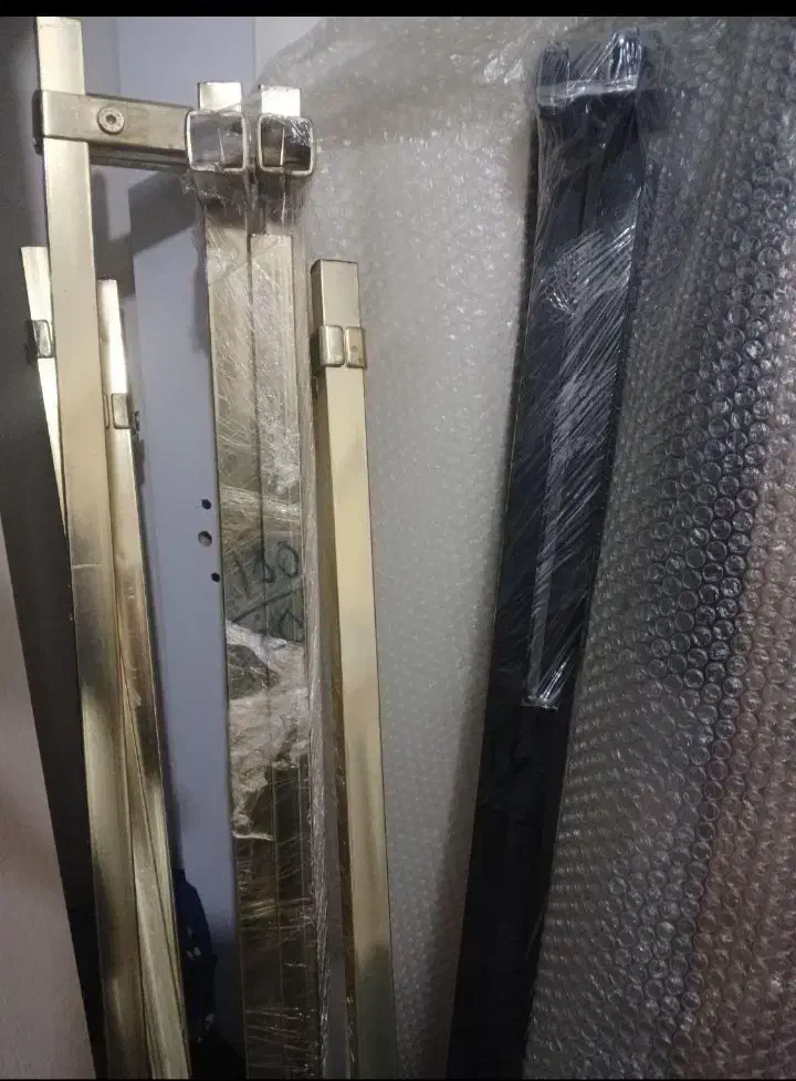 رگال ایستاده|بندرخت و رخت‌آویز|خمام, |دیوار