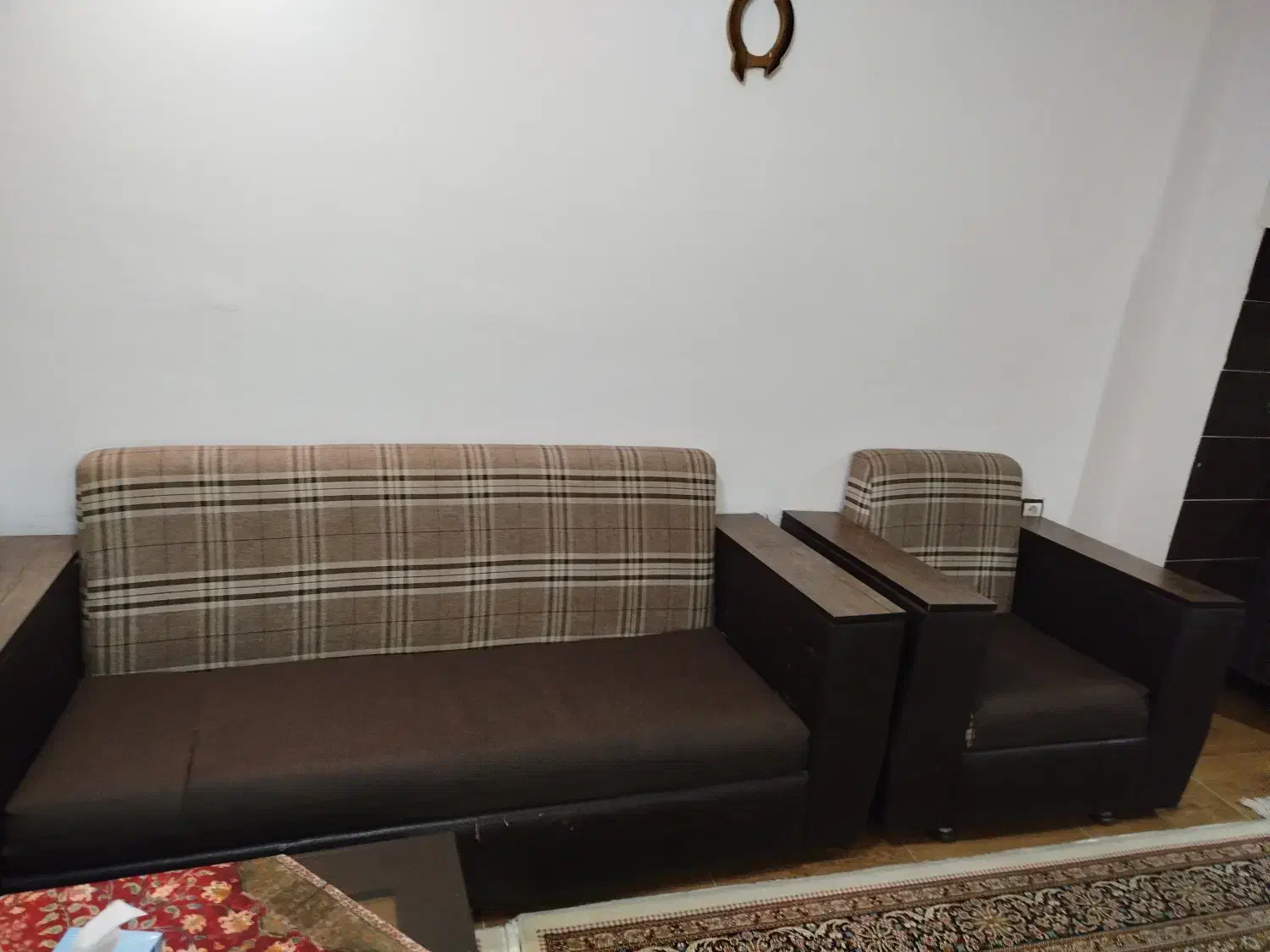 مبل ۷ نفره و میز تلویزیون|مبلمان خانگی و میز عسلی|فومن, |دیوار