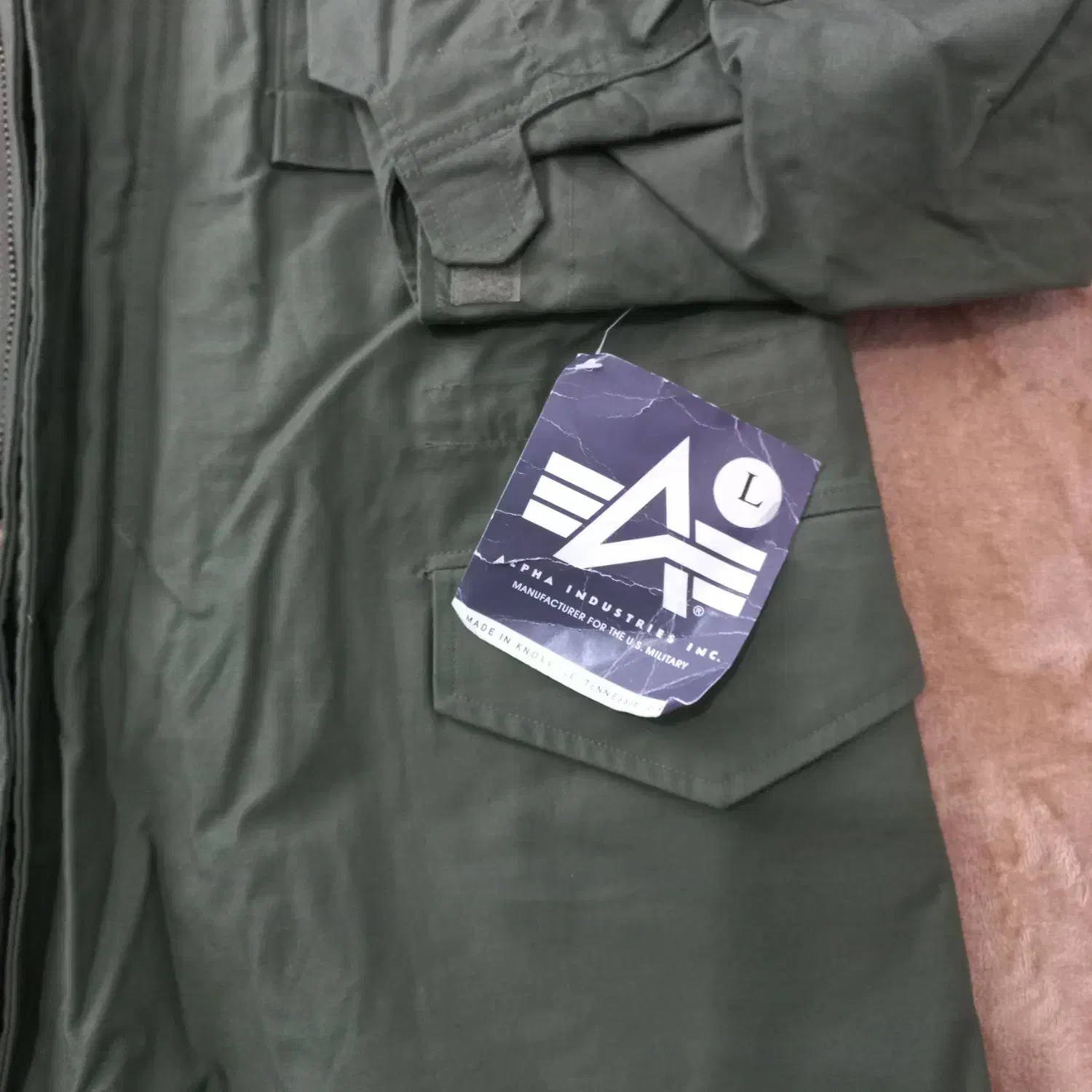 کاپشن آلفا|لباس|تهران, دهکده المپیک|دیوار