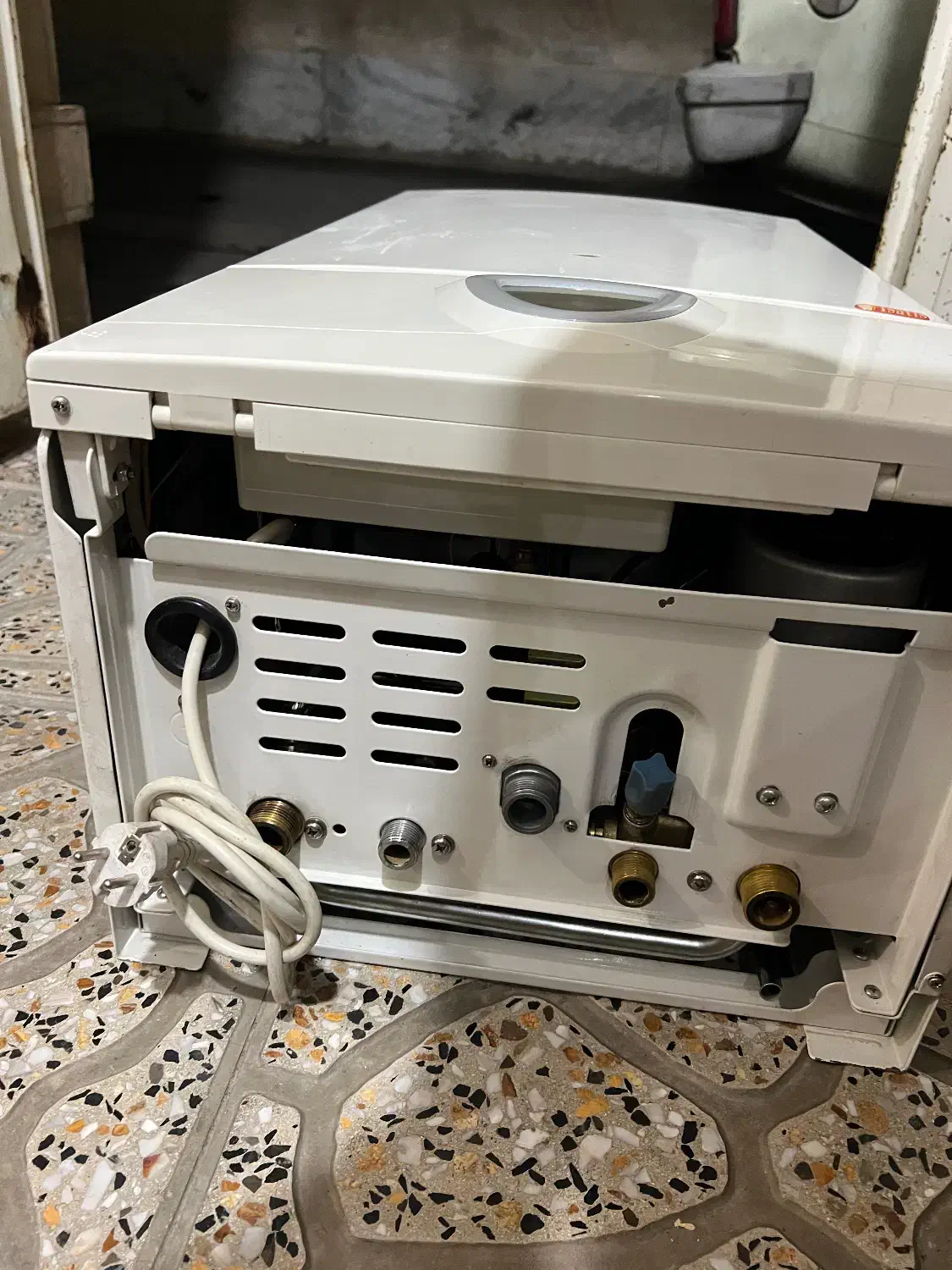 پگیج ۲۴هزار ایساتیس در حد نو|آبگرمکن، پکیج، شوفاژ|مشکین‌دشت, |دیوار