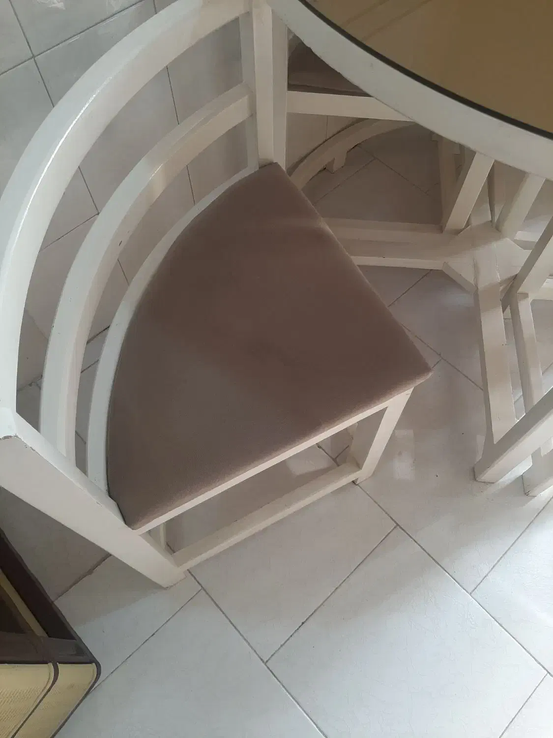 میز ناهار خوری گرد کم جا|میز و صندلی غذاخوری|تهران, فلسطین (میدان انقلاب)|دیوار