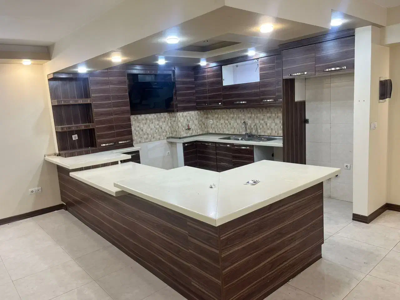 حدود۱۱متر کابینت ام دی اف با سینک شیر کمد دیواری|مصالح و تجهیزات ساختمان|اصفهان, شهرک میلاد|دیوار