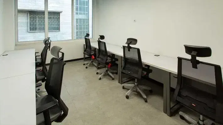 اجاره میز کار اشتراکی روزانه گلسار|اجارهٔ کوتاهمدت دفتر کار و فضای آموزشی|رشت, گلسار|دیوار