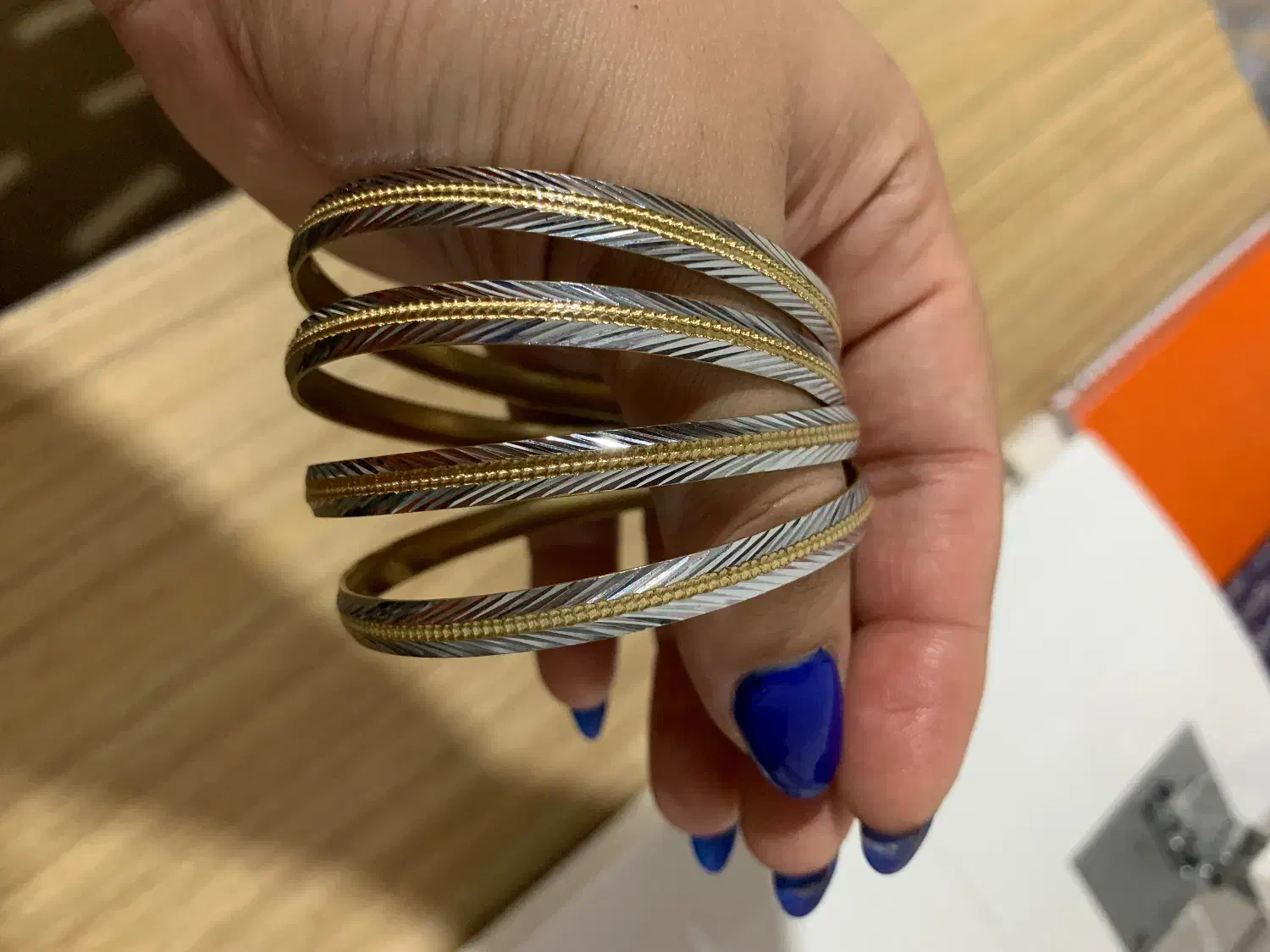 النگو ژوپینگ|بدلیجات|رشت, یخسازی|دیوار