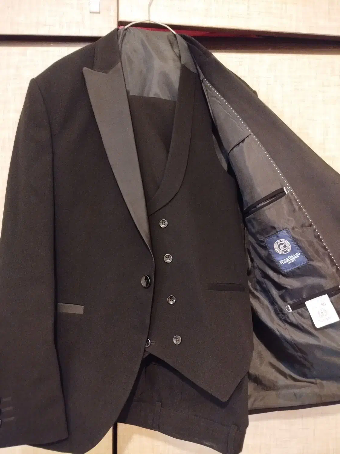 کت شلوار|لباس|دورود, |دیوار