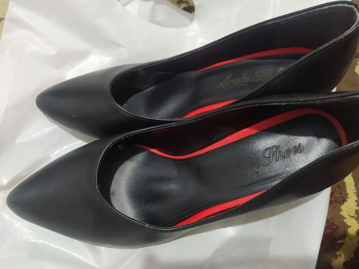 کفش نو|کیف، کفش، کمربند|بروجرد, |دیوار