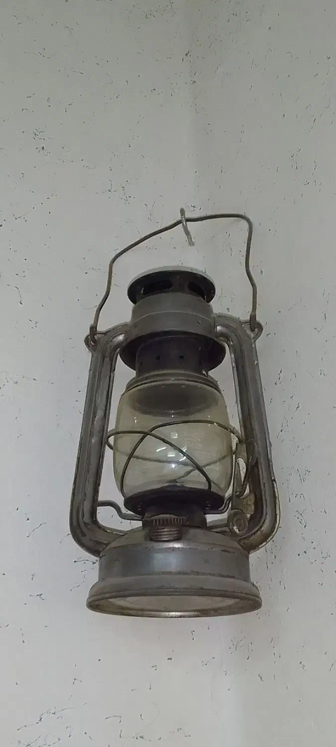فانوس نفتی قدیمی|کلکسیون اشیاء عتیقه|سمنان, |دیوار