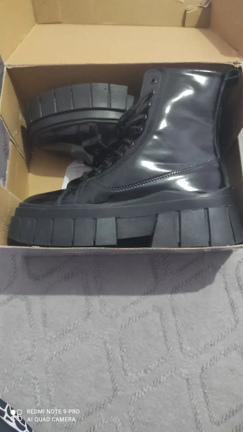 بوت چرم|کیف، کفش، کمربند|خورموج, |دیوار