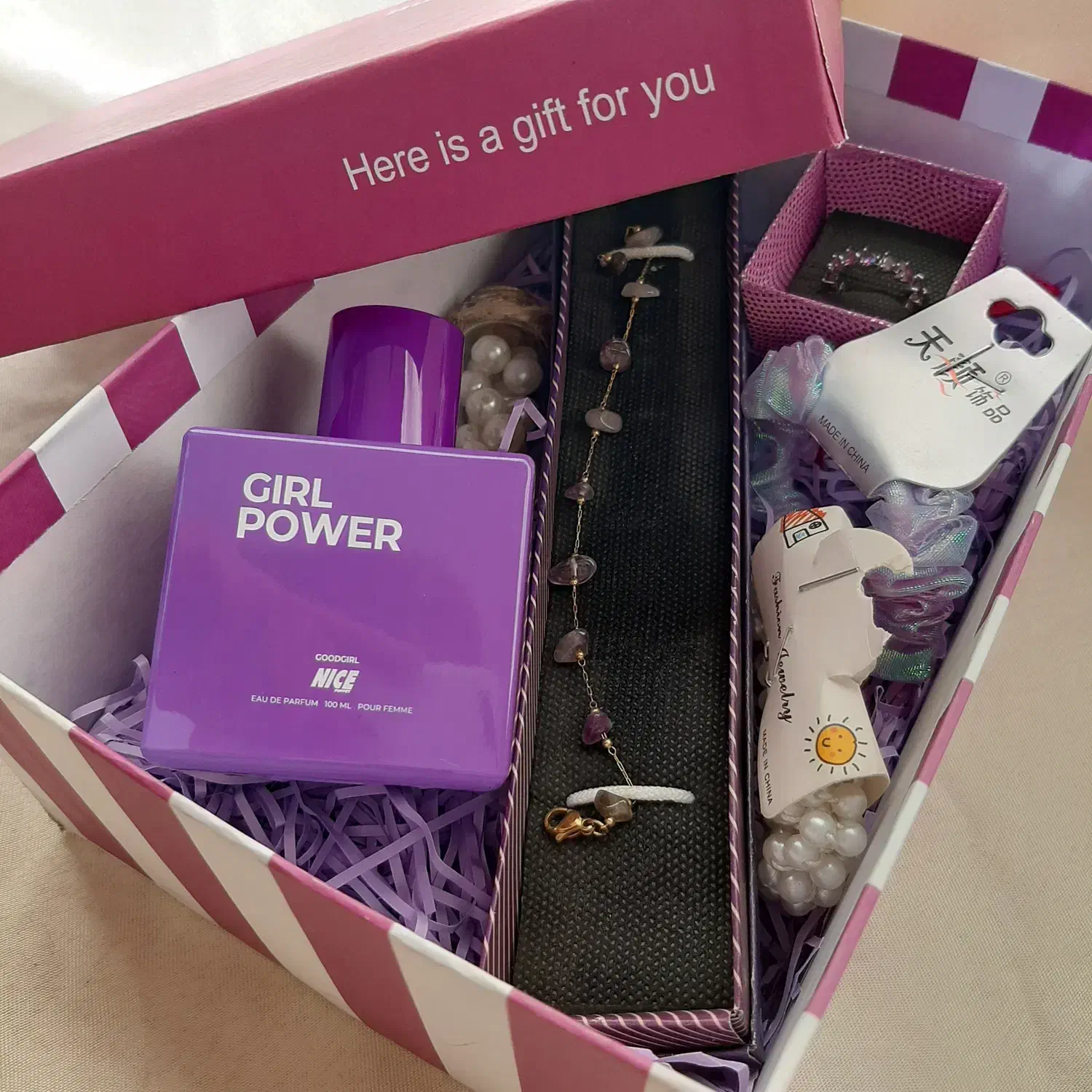 پک هدیه زنانه|بدلیجات|اسلام‌شهر, باغ فیض|دیوار