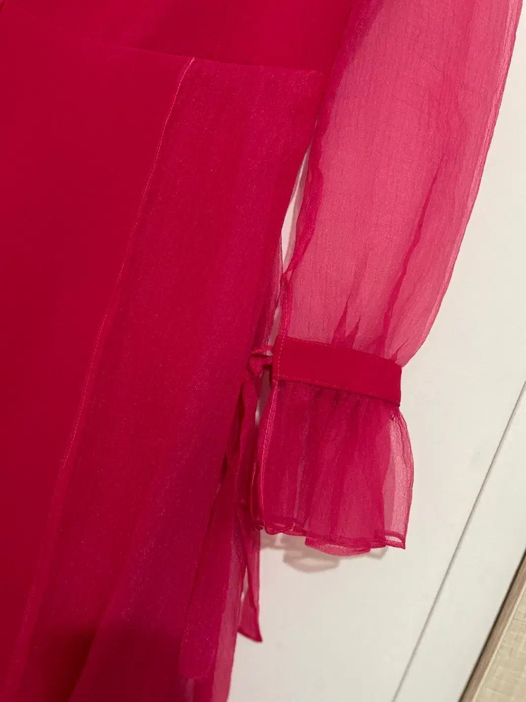 پیراهن مجلسی|لباس|بومهن, |دیوار