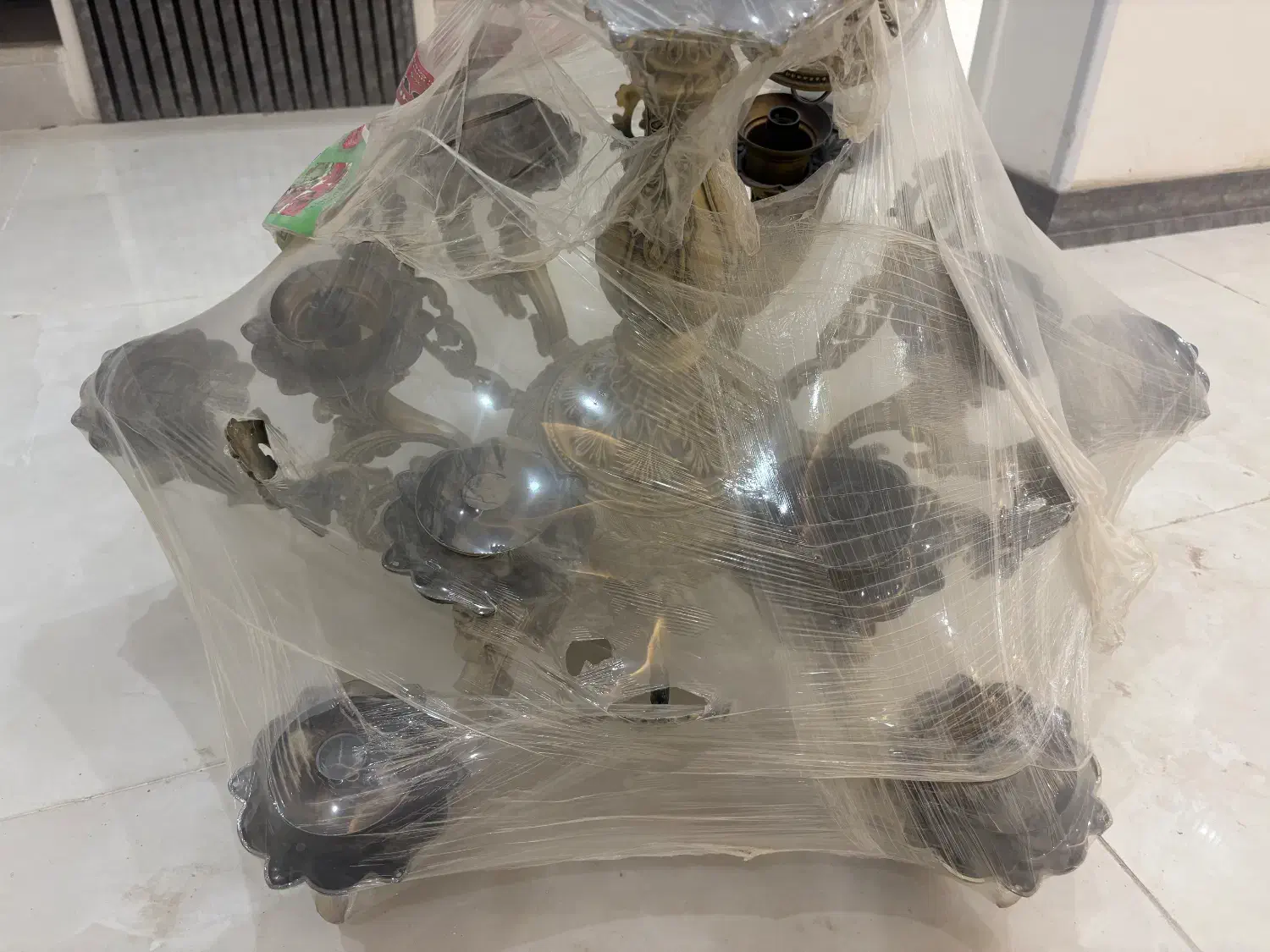 لوستر دوازده شاخه برنز|لوستر و چراغ آویز|اصفهان, رزمندگان|دیوار