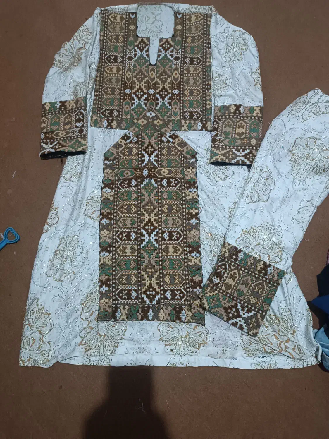 لباس محلی زیبا دست دوز|لباس|گرگان, |دیوار