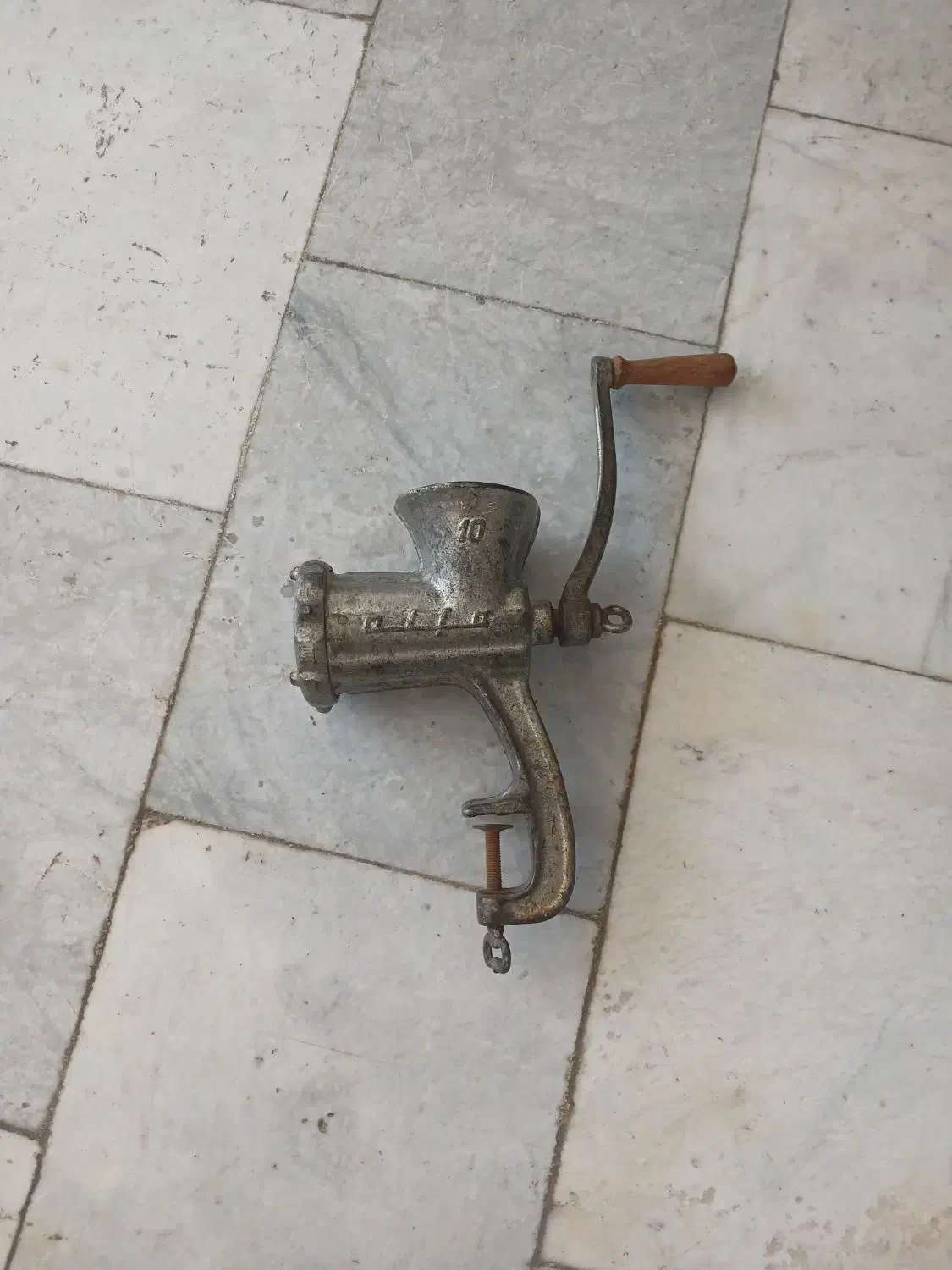 چرخ گوشت عتیقه|خردکن، آسیاب، غذاساز|گناباد, |دیوار