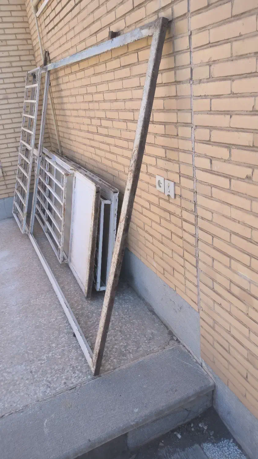 درب آهنی دست دوم و سالم در رفسنجان|مصالح و تجهیزات ساختمان|رفسنجان, |دیوار