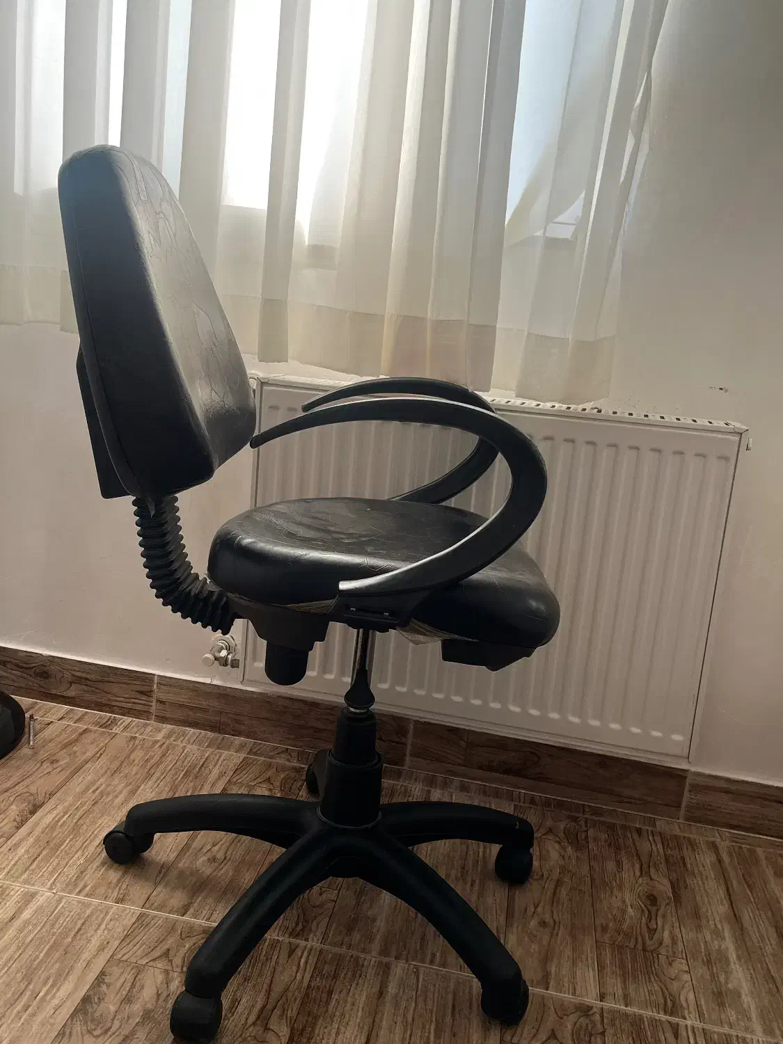 صندلی چرخدار|صندلی و نیمکت|رشت, گلزاران|دیوار