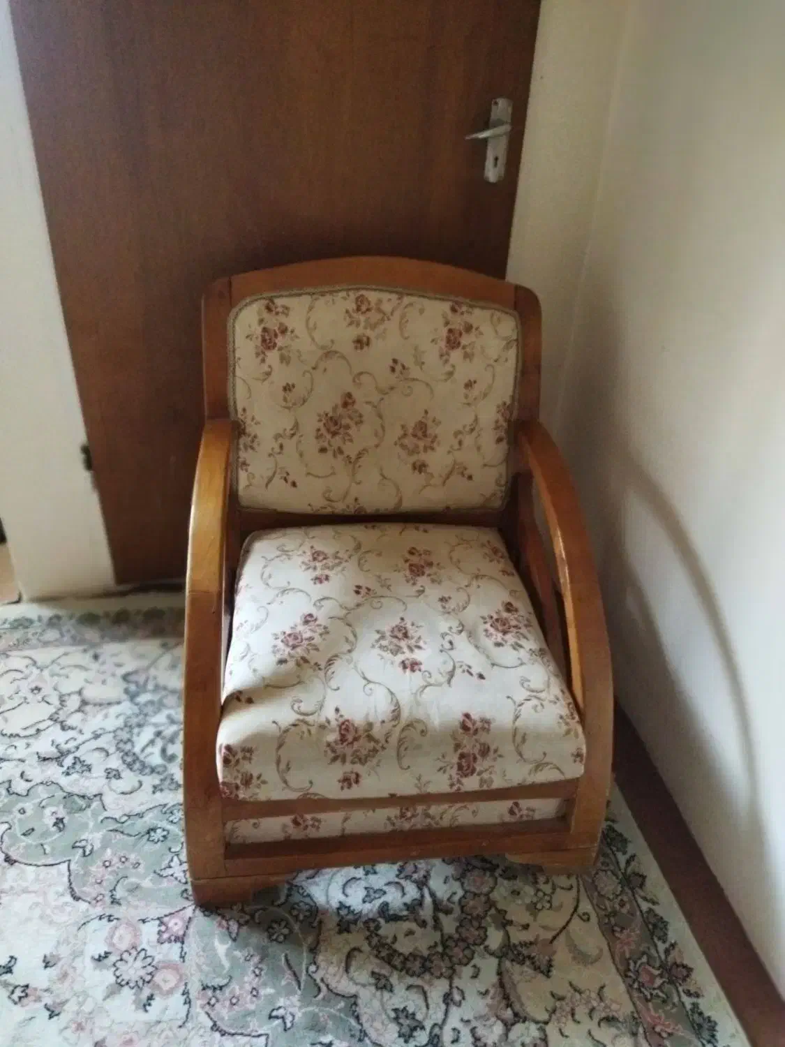 مبل قدیمی چوب اصل|مبلمان خانگی و میز عسلی|اسفراین, |دیوار