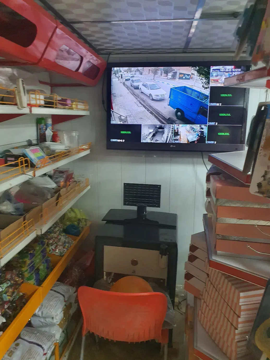 اجاره ورهن فروشگاه و کارگاه شیرینی پزی|اجارهٔ مغازه و غرفه|گیلان غرب, |دیوار