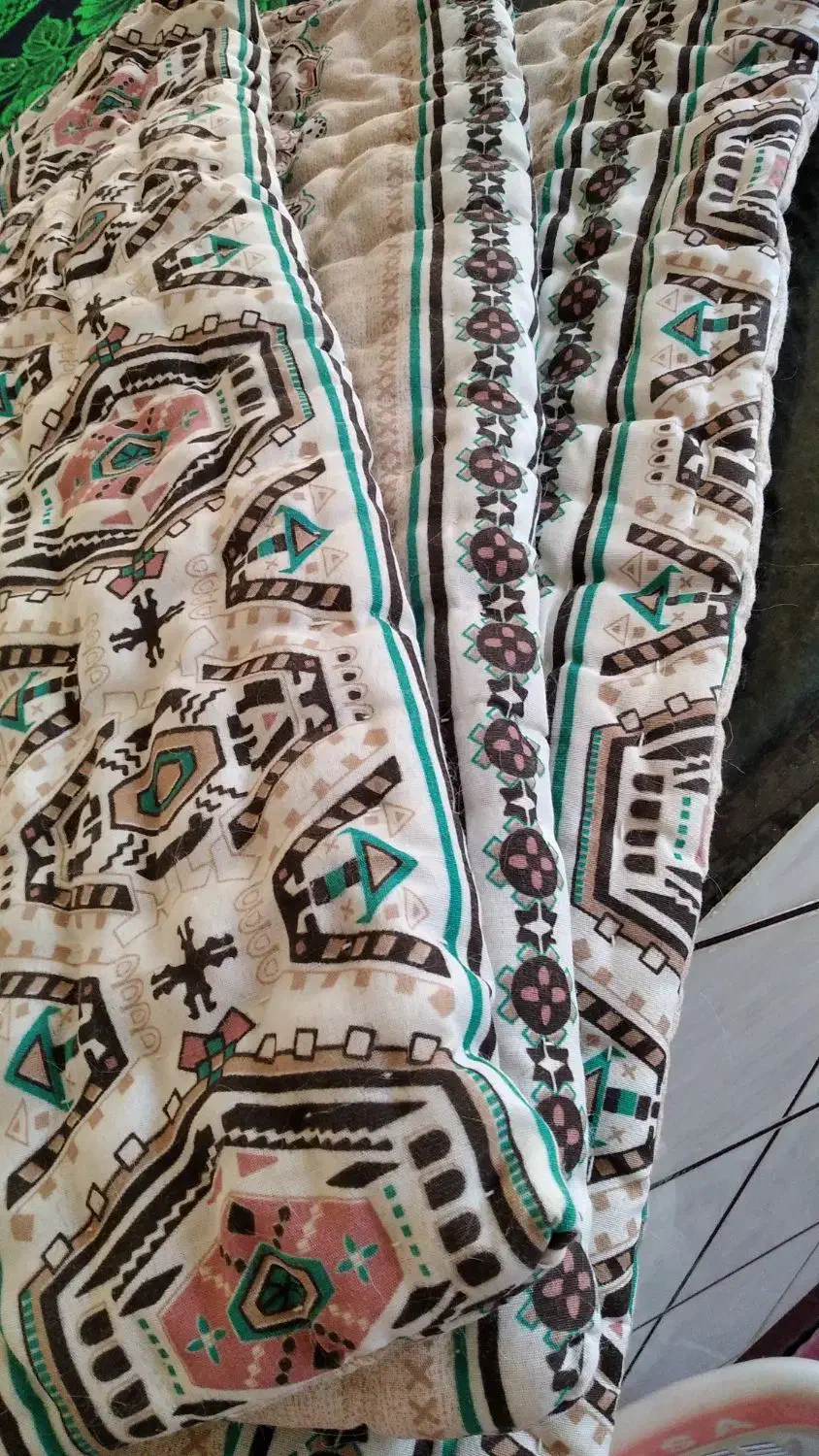 آستر لایه دوزی شده بالش باقیمت مناسب بفروش میرسد|رختخواب، بالش، پتو|میاندوآب, |دیوار