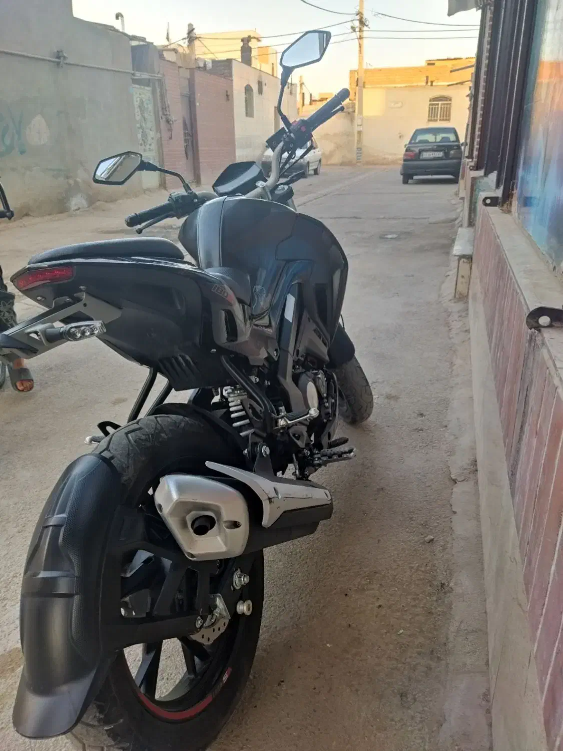 بنلی تی آن تی 180s|موتورسیکلت|قلعه نو, |دیوار