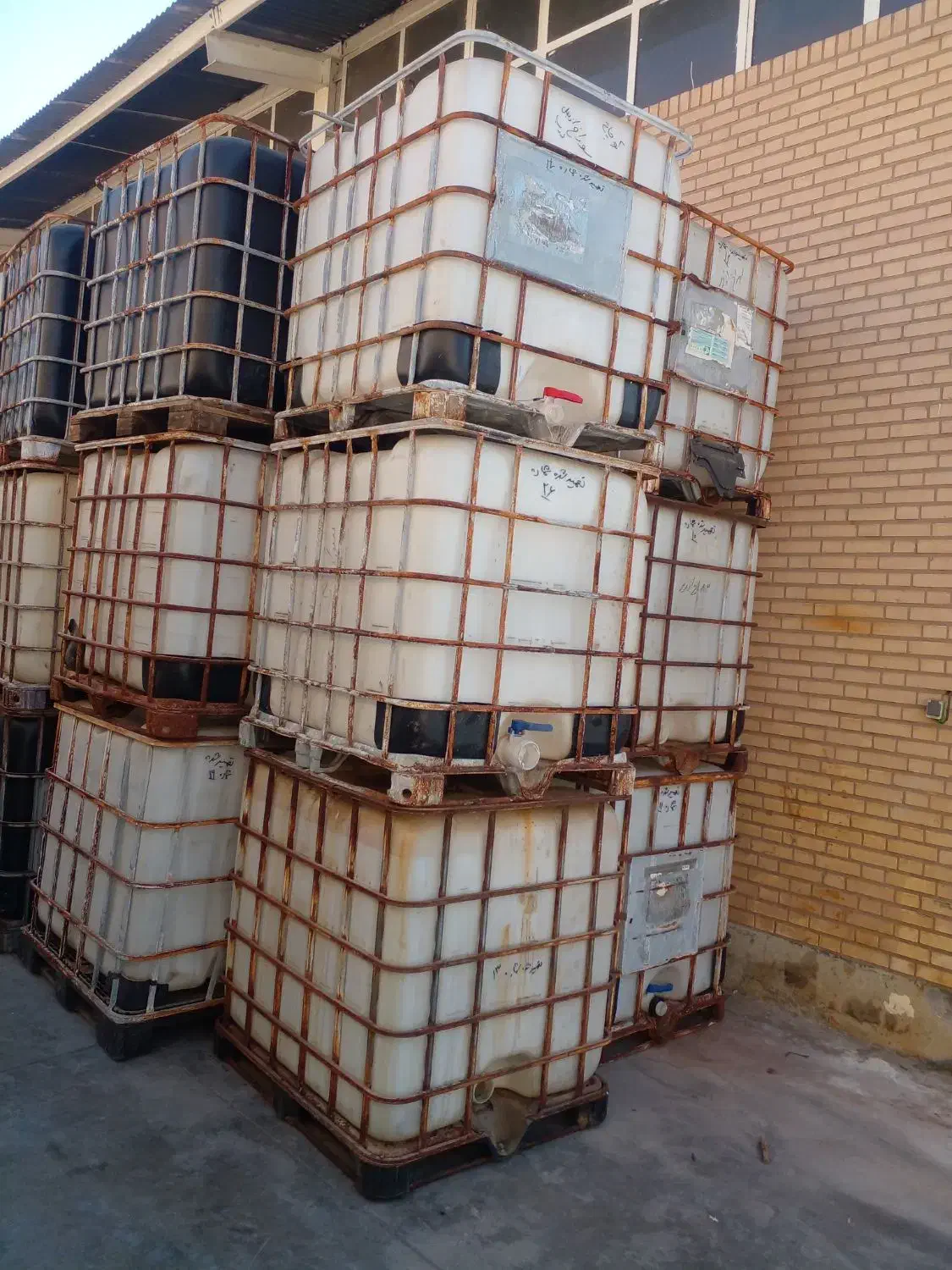 مخزن ۱۰۰۰ لیتری ضایعاتی|مصالح و تجهیزات ساختمان|ایوانکی, |دیوار